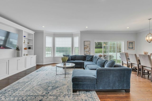 140 Rivendell Court, Melville, NY 11747