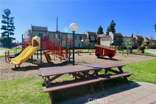 801 S Lyon Street H-3, Santa Ana, CA 92705