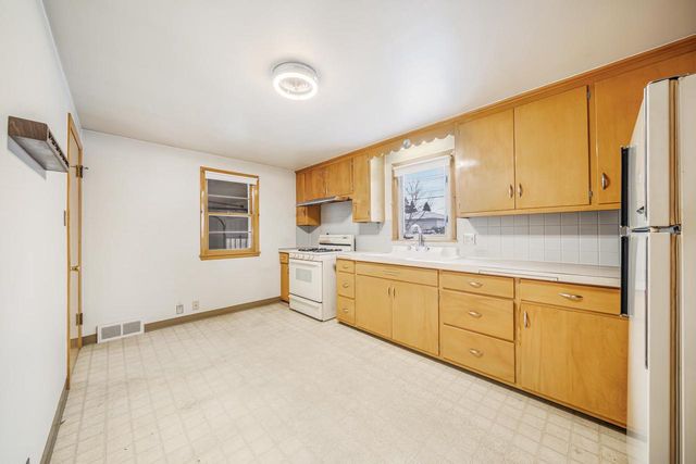 461 OAKLAWN AVENUE, Green Bay, WI 54304