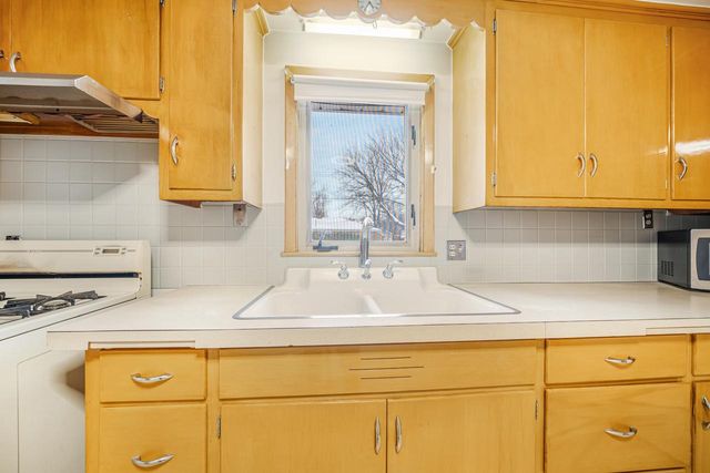 461 OAKLAWN AVENUE, Green Bay, WI 54304