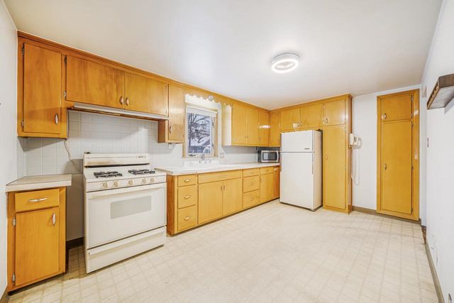 461 OAKLAWN AVENUE, Green Bay, WI 54304