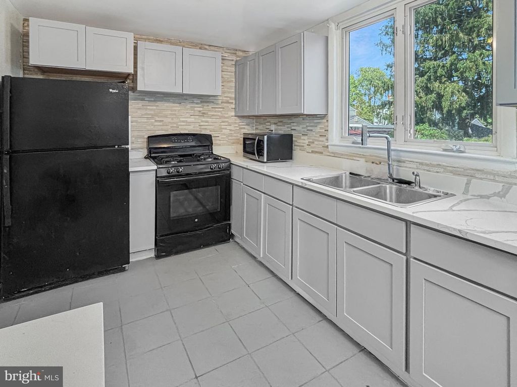 554 SPRINGFIELD AVE, PENNSAUKEN, NJ 08110 — photo 2