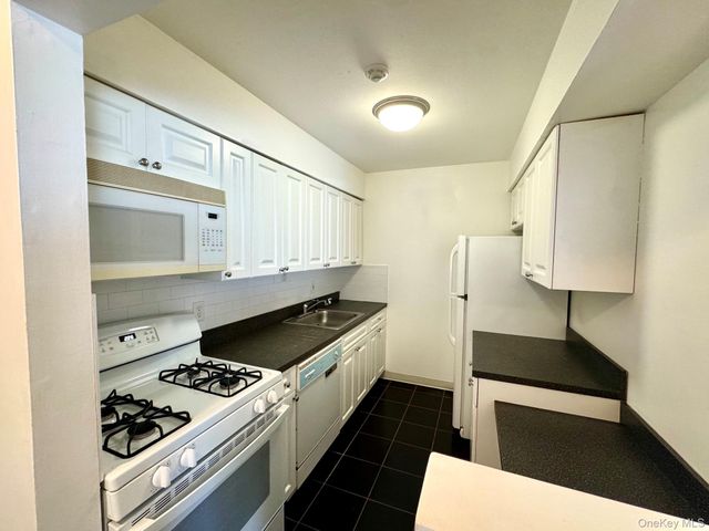 71 Pointe Circle S 71, Coram, NY 11727
