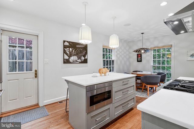 4745 RESERVOIR RD NW, Washington, DC 20007