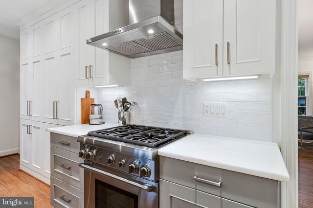 4745 RESERVOIR RD NW, Washington, DC 20007