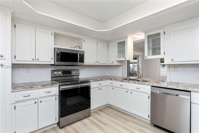1900 NW 82nd Ter, Pembroke Pines, FL 33024