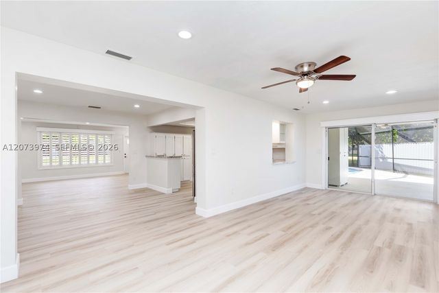 1900 NW 82nd Ter, Pembroke Pines, FL 33024