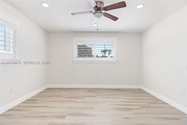 1900 NW 82nd Ter, Pembroke Pines, FL 33024