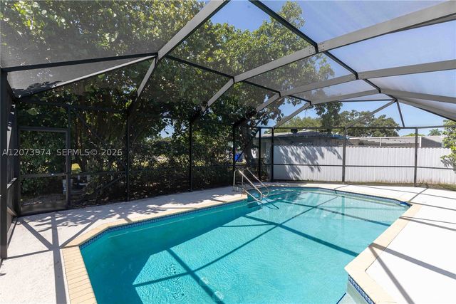 1900 NW 82nd Ter, Pembroke Pines, FL 33024