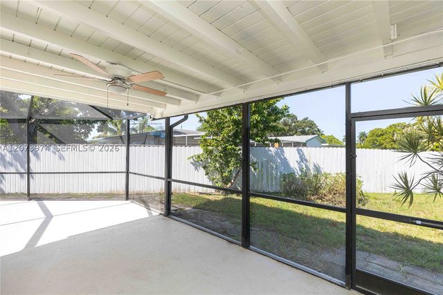 1900 NW 82nd Ter, Pembroke Pines, FL 33024