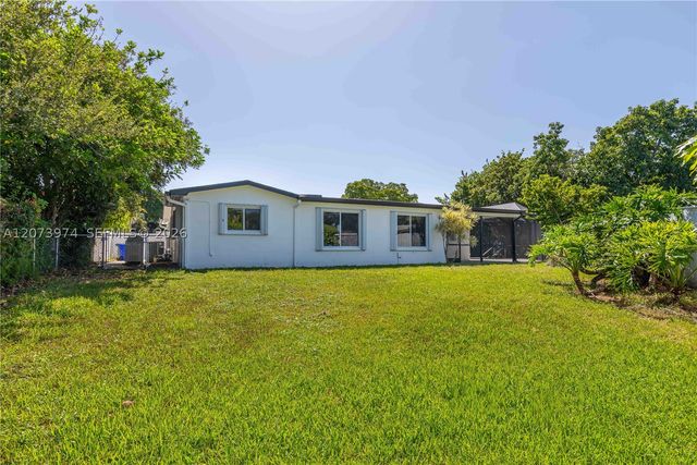 1900 NW 82nd Ter, Pembroke Pines, FL 33024