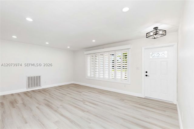 1900 NW 82nd Ter, Pembroke Pines, FL 33024