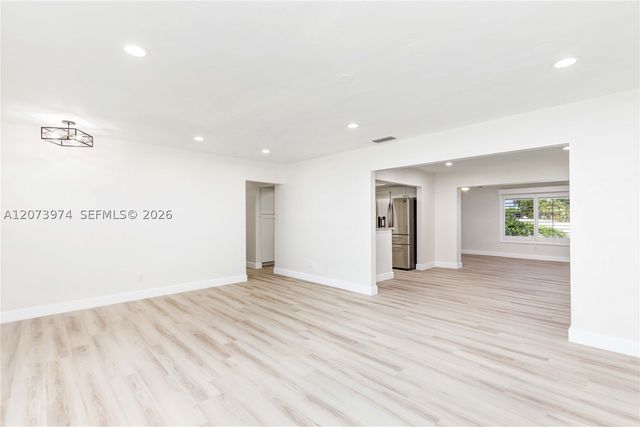 1900 NW 82nd Ter, Pembroke Pines, FL 33024