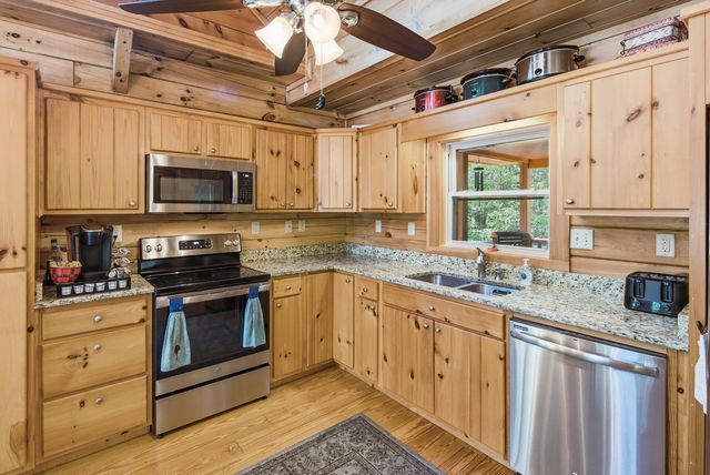 184 Hidden Cove Lane, Ridgeville, SC 29472