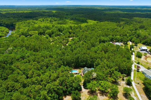 184 Hidden Cove Lane, Ridgeville, SC 29472