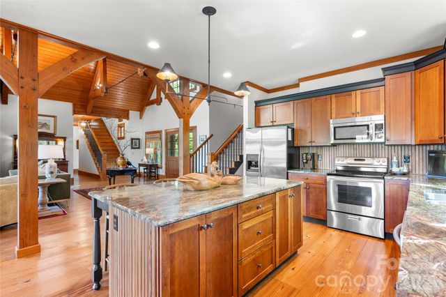 536 Hawk Mountain Road, Lake Toxaway, NC 28747