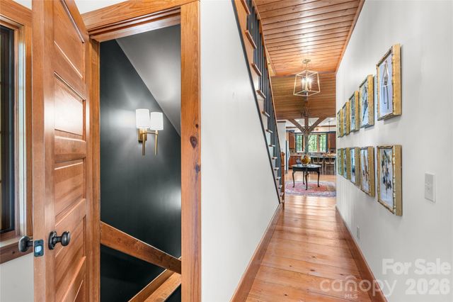 536 Hawk Mountain Road, Lake Toxaway, NC 28747
