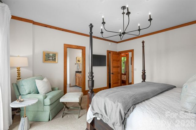 536 Hawk Mountain Road, Lake Toxaway, NC 28747