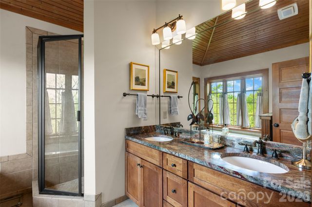 536 Hawk Mountain Road, Lake Toxaway, NC 28747