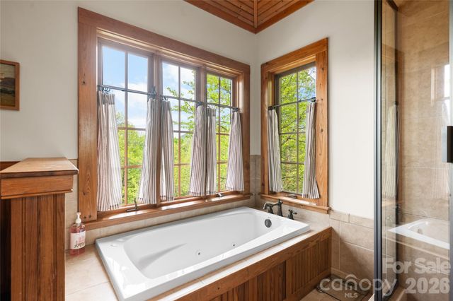 536 Hawk Mountain Road, Lake Toxaway, NC 28747