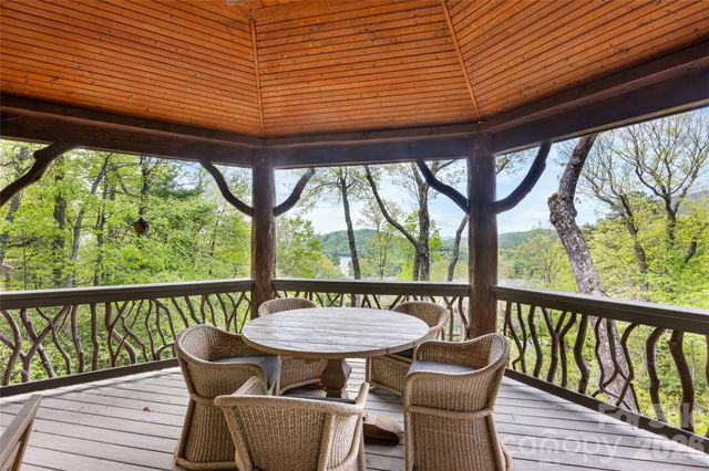 536 Hawk Mountain Road, Lake Toxaway, NC 28747