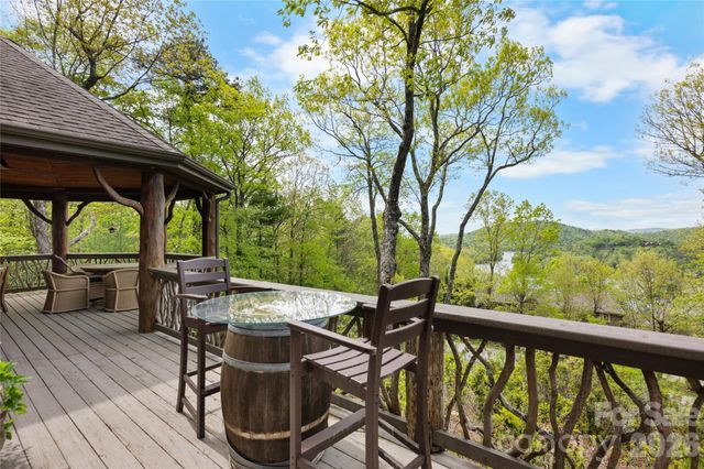 536 Hawk Mountain Road, Lake Toxaway, NC 28747