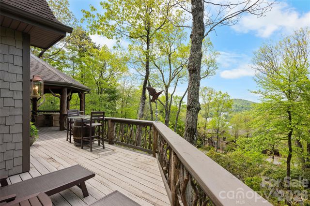 536 Hawk Mountain Road, Lake Toxaway, NC 28747