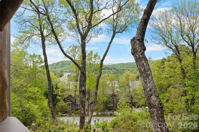 536 Hawk Mountain Road, Lake Toxaway, NC 28747