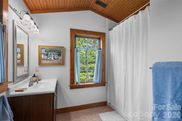 536 Hawk Mountain Road, Lake Toxaway, NC 28747