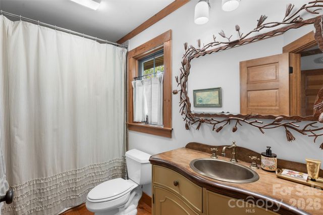 536 Hawk Mountain Road, Lake Toxaway, NC 28747