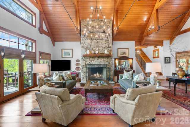 536 Hawk Mountain Road, Lake Toxaway, NC 28747