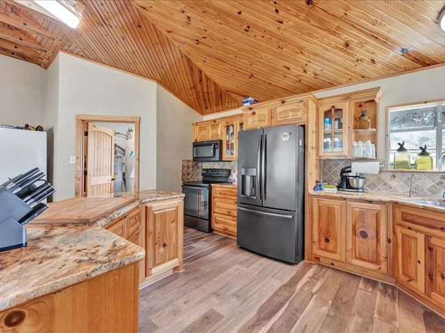 19506 State Highway 7 E, Kennard, TX 75847