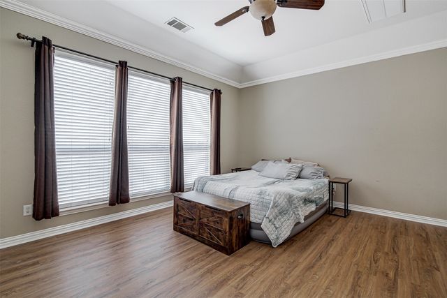 328 Tioga Street, Burleson, TX 76028