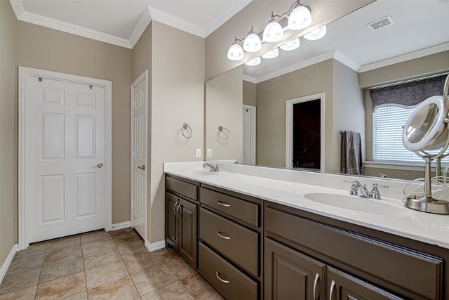 328 Tioga Street, Burleson, TX 76028