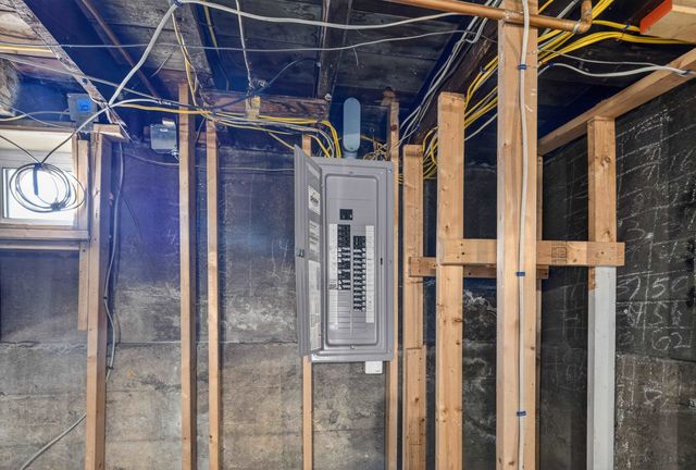 7 Pinard Street, Goffstown, NH 03045