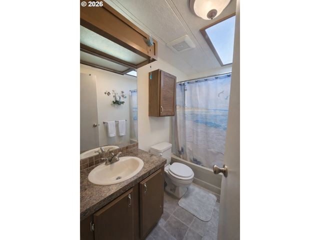 17442 Ne GLISAN St 2, Portland, OR 97230