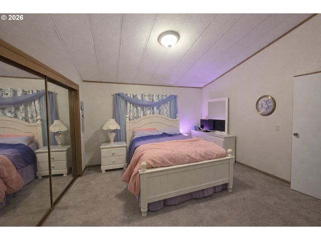 17442 Ne GLISAN St 2, Portland, OR 97230