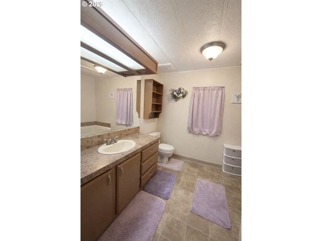 17442 Ne GLISAN St 2, Portland, OR 97230