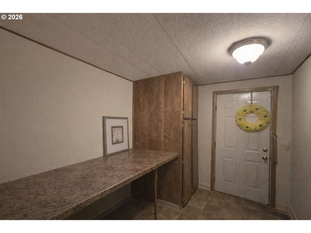 17442 Ne GLISAN St 2, Portland, OR 97230