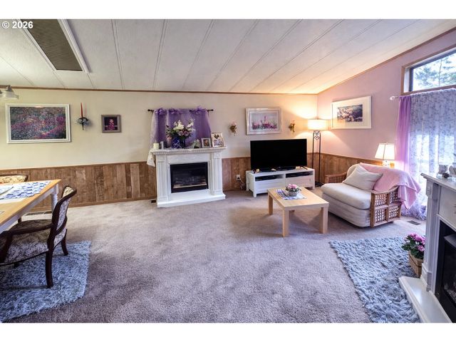 17442 Ne GLISAN St 2, Portland, OR 97230