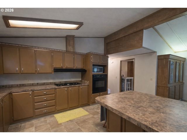 17442 Ne GLISAN St 2, Portland, OR 97230