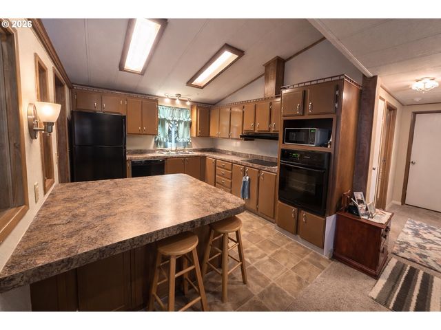 17442 Ne GLISAN St 2, Portland, OR 97230