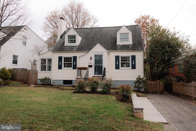 5104 26TH ST N, Arlington, VA 22207