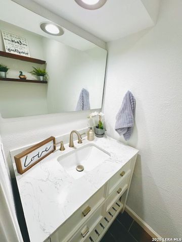 7930 Roanoke Run Apt 606, San Antonio, TX 78240