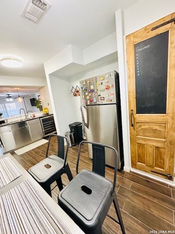 7930 Roanoke Run Apt 606, San Antonio, TX 78240