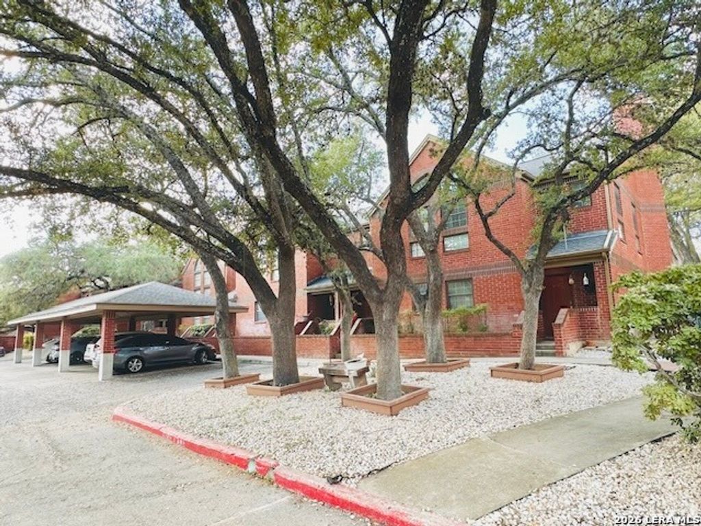 7930 Roanoke Run Apt 606, San Antonio, TX 78240