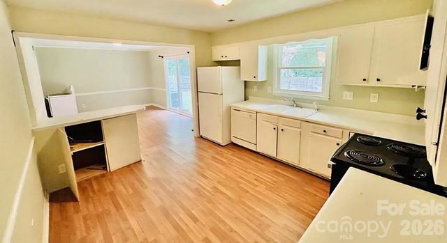 4824 Farm Pond Lane, Charlotte, NC 28212