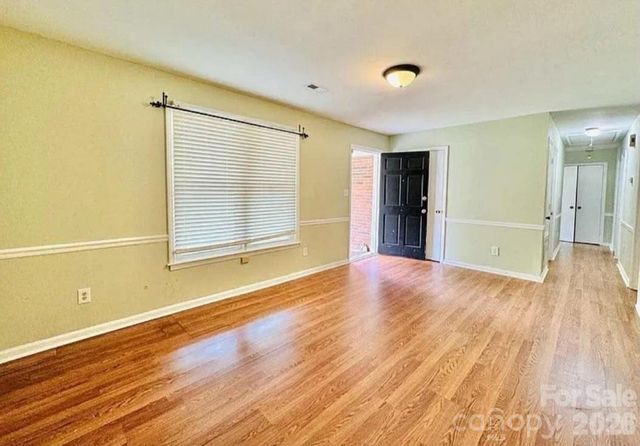 4824 Farm Pond Lane, Charlotte, NC 28212