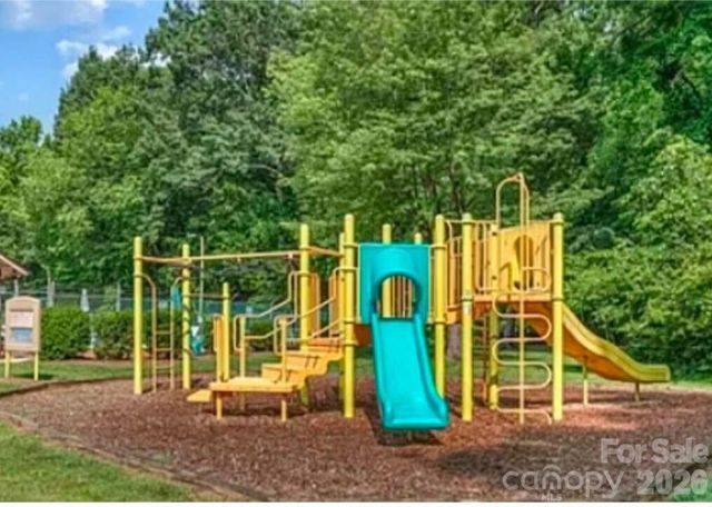 4824 Farm Pond Lane, Charlotte, NC 28212