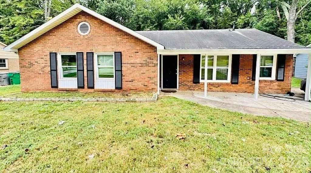 4824 Farm Pond Lane, Charlotte, NC 28212